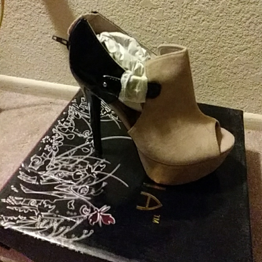 Shoe